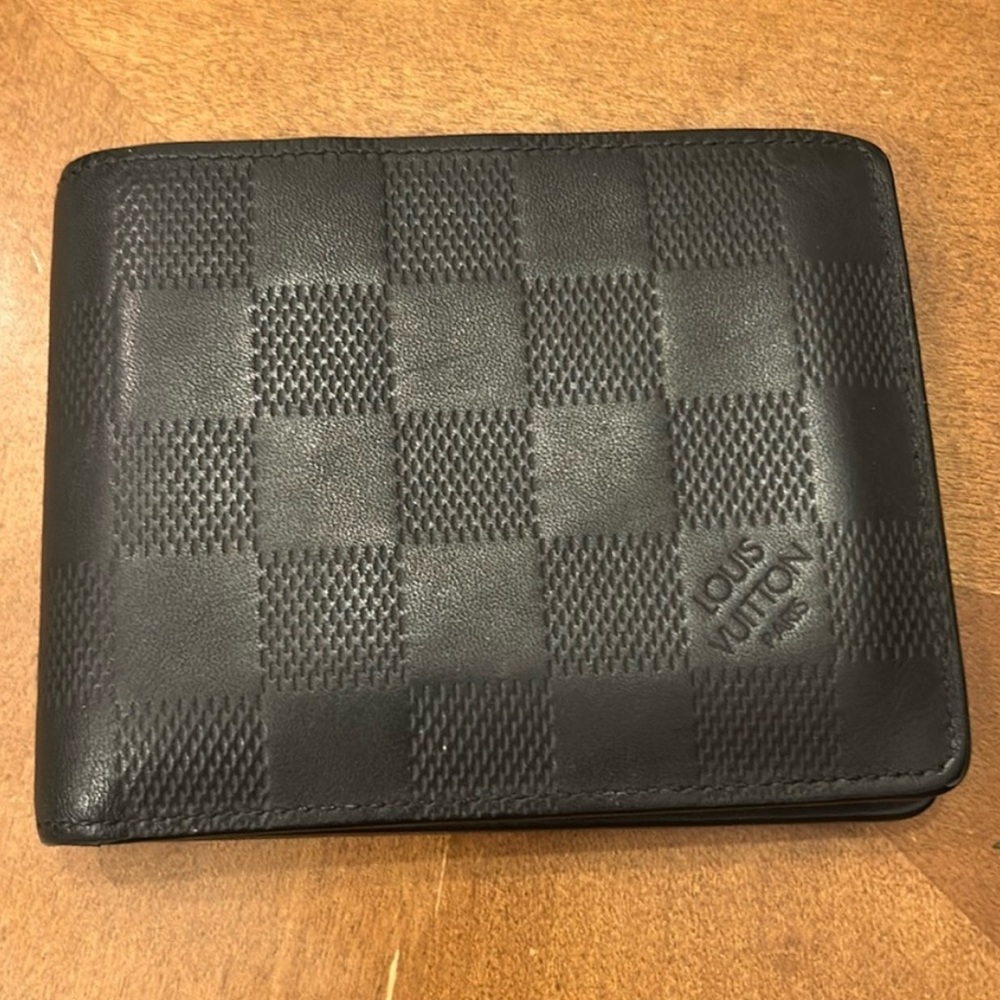 Louis Vuitton Men’s EUC Wallet